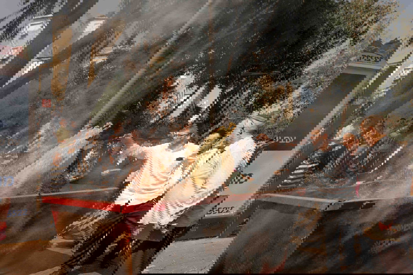 כך שרפו את שאריות החמץ ברחובות עיר התורה והחסידות