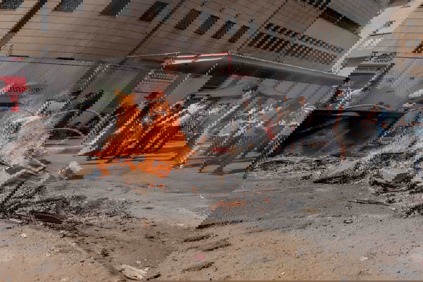 כך שרפו את שאריות החמץ ברחובות עיר התורה והחסידות