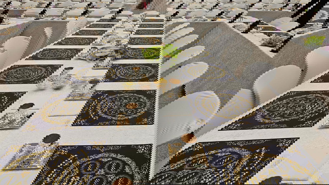 שולחן ליל הסדר של האדמו"ר מויזניץ 