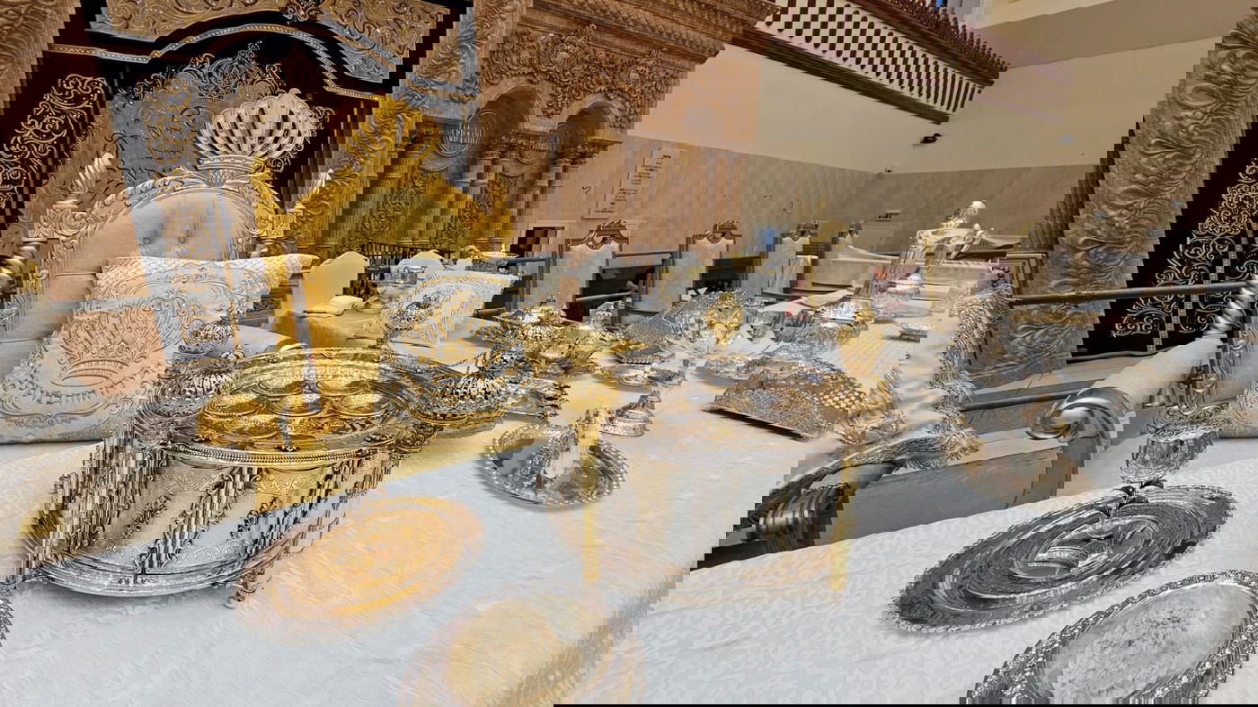 שולחן ליל הסדר של האדמו"ר מויזניץ | ארכיון