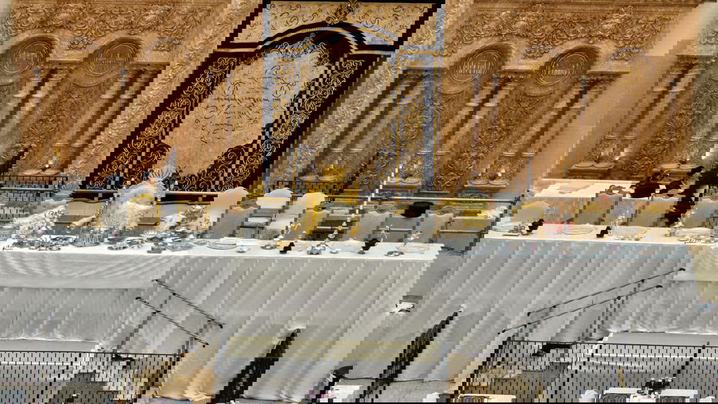 שולחן ליל הסדר של האדמו"ר מויזניץ 