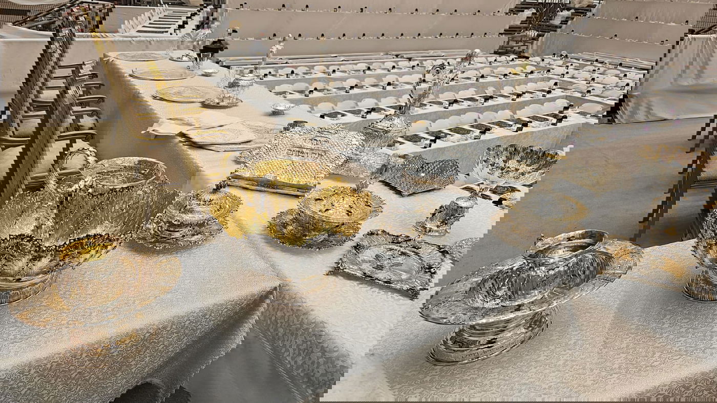 שולחן ליל הסדר של האדמו"ר מויזניץ 