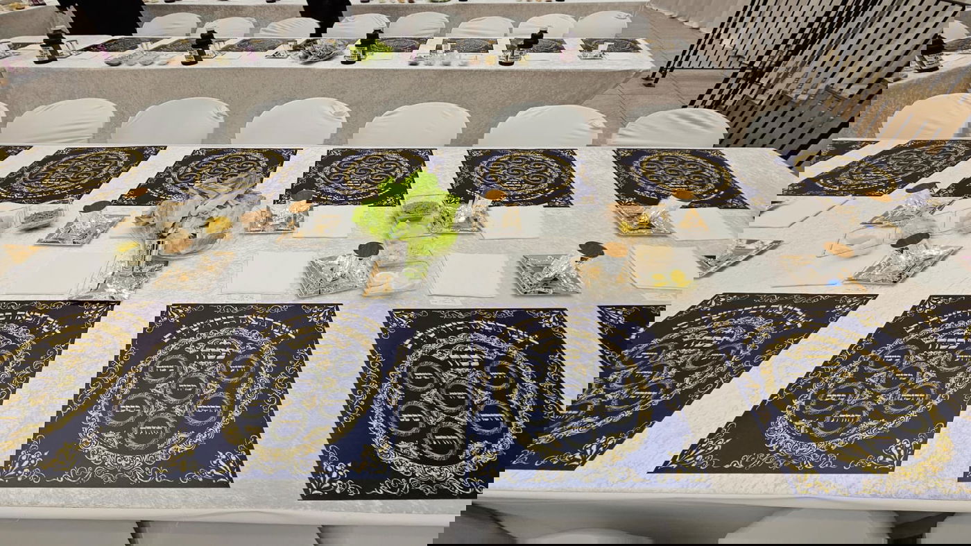 שולחן ליל הסדר של האדמו"ר מויזניץ 