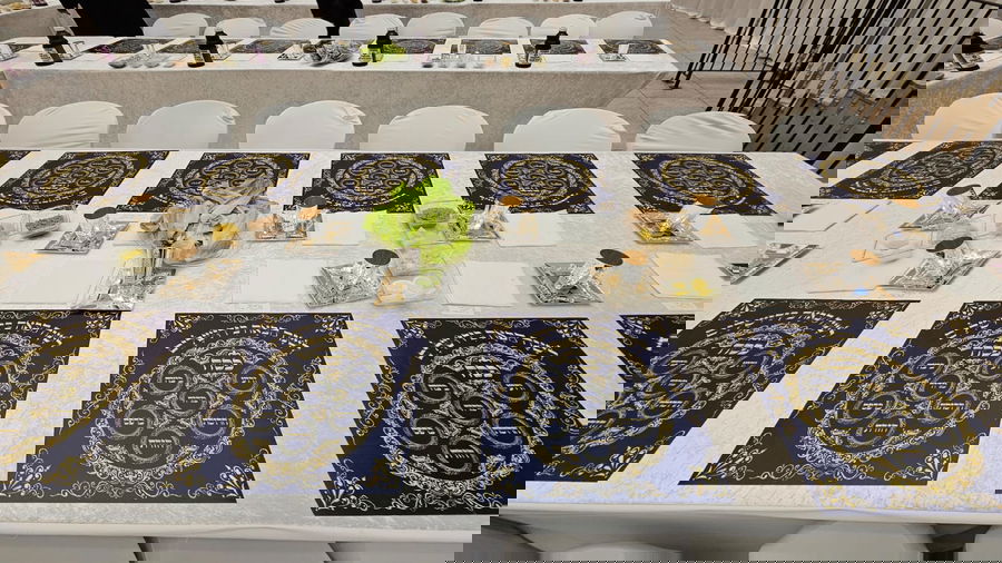 שולחן ליל הסדר של האדמו"ר מויזניץ 