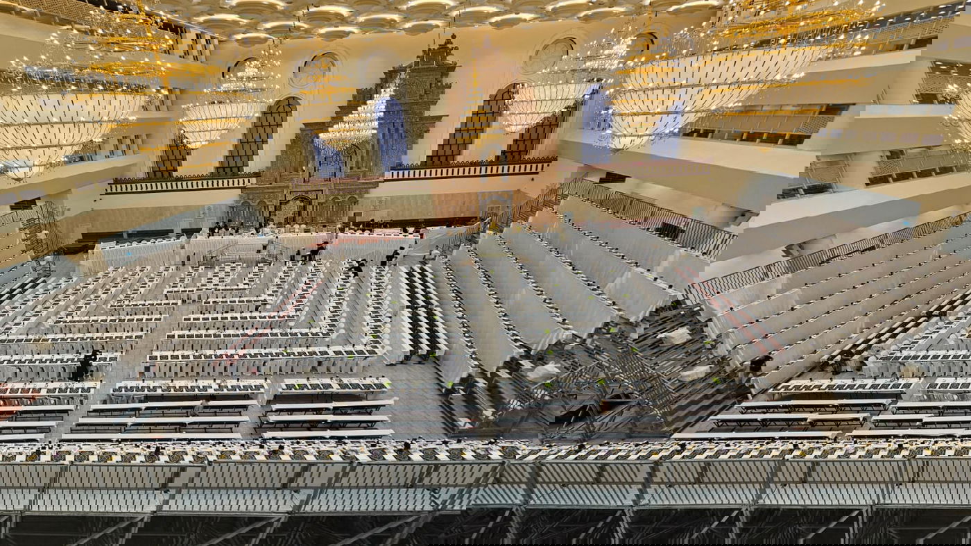 שולחן ליל הסדר של האדמו"ר מויזניץ 