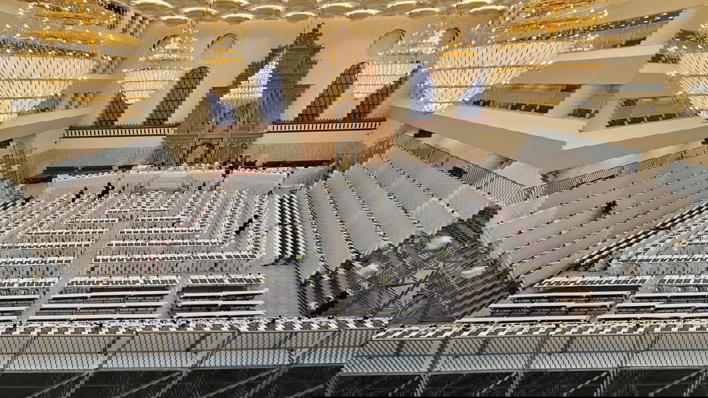 שולחן ליל הסדר של האדמו"ר מויזניץ 