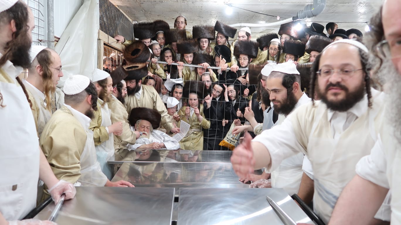 ערב פסח בחצה"ק תולדות אברהם יצחק