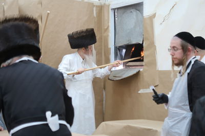 בית המדרש נהפך למאפיית מצות | צפו בתיעוד