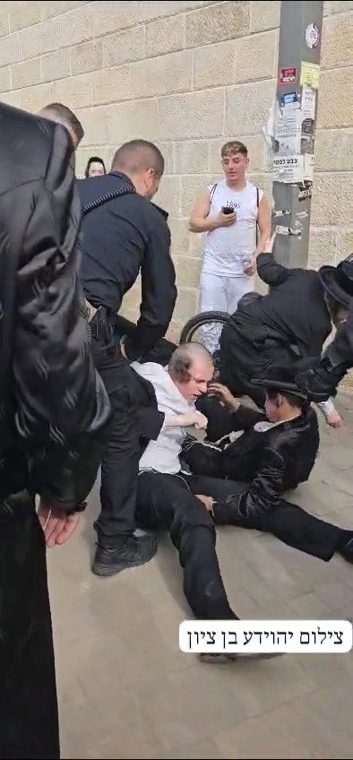 עימותים אלימים עם שוטרים
