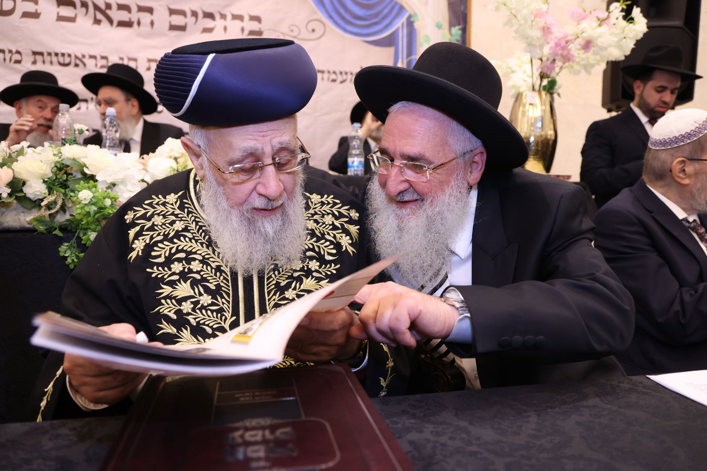 שמחת חג לרגל הוצאת ספרי הגר"מ עמוס