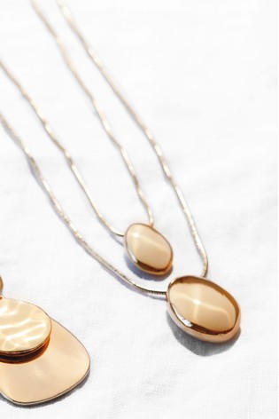 מצאנו 10 שמלות חגיגיות בפחות מ-200 שח