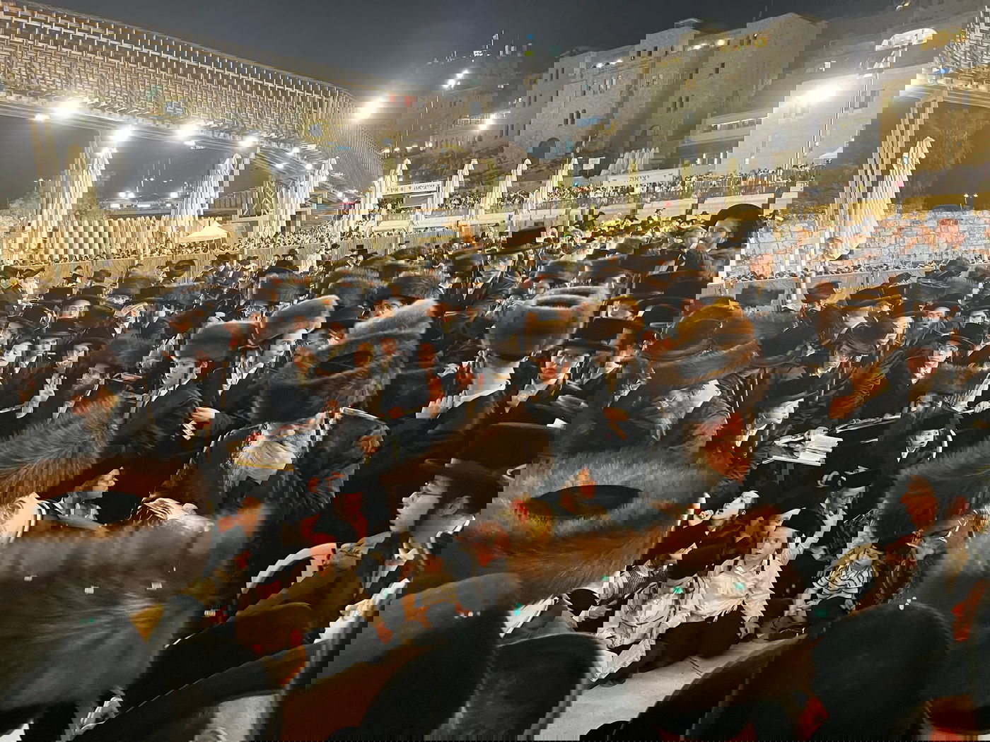 האדמו"ר ממחנובקה בעלזא בכותל המערבי