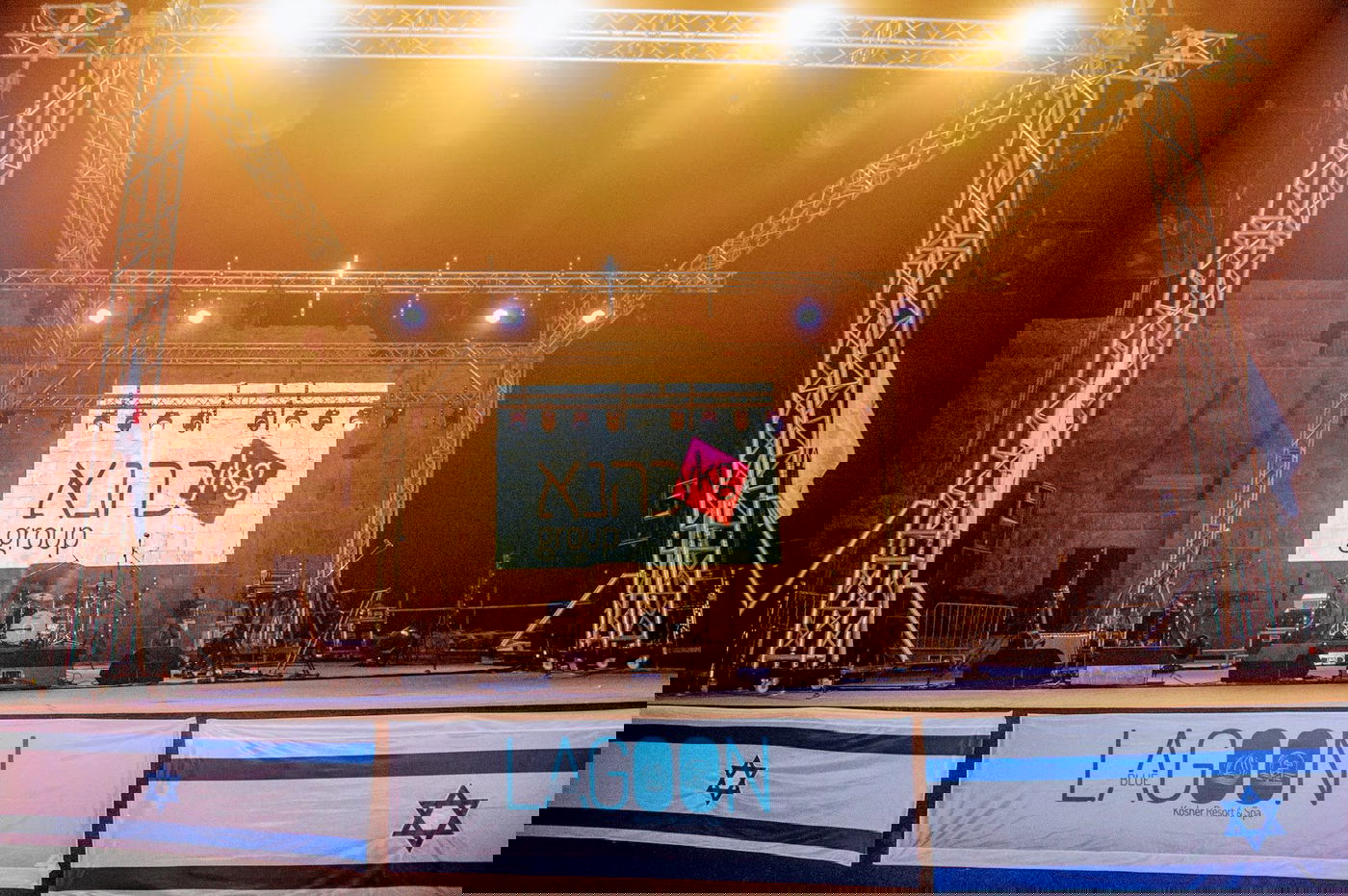 צפו: המופע ההיסטורי של ישי ריבו בקפריסין