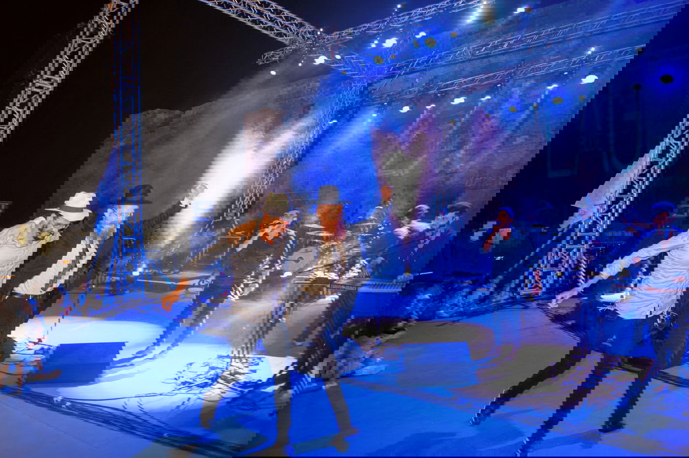 צפו: המופע ההיסטורי של ישי ריבו בקפריסין