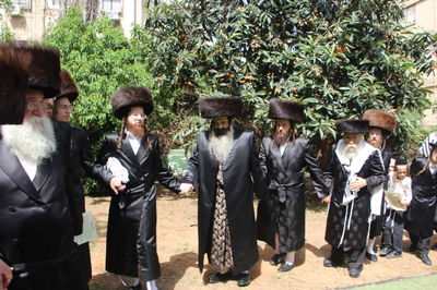 האדמו"ר מזוטשקא בברכת האילנות 