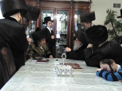 האדמו"ר מסערדאהעלי בביקור אצל מחותנו האדמו"ר מסקאליע