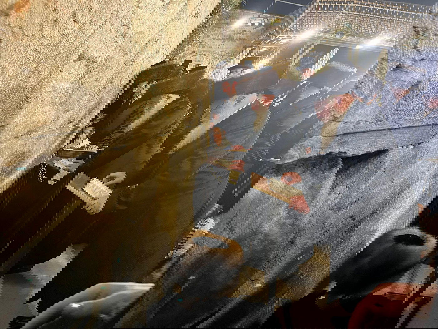 האדמו"ר ממחנובקה בעלזא בכותל המערבי