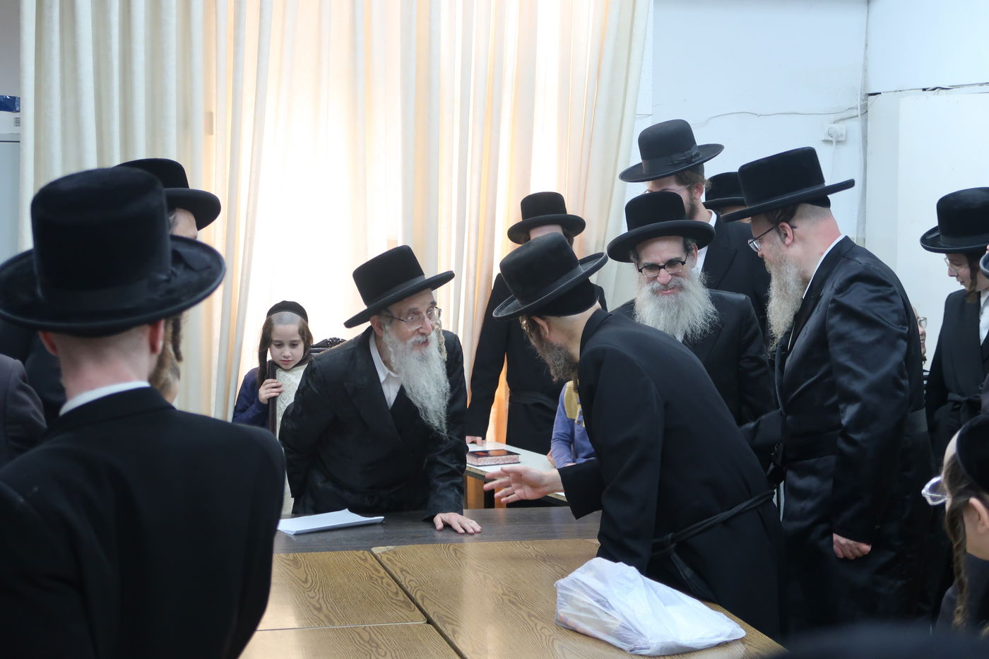 מראות ערב חג פסח בחצה"ק מעליץ