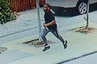 תיעוד דרמטי: רודף אחרי צעירה, דוקר ונמלט עד שחוסל 