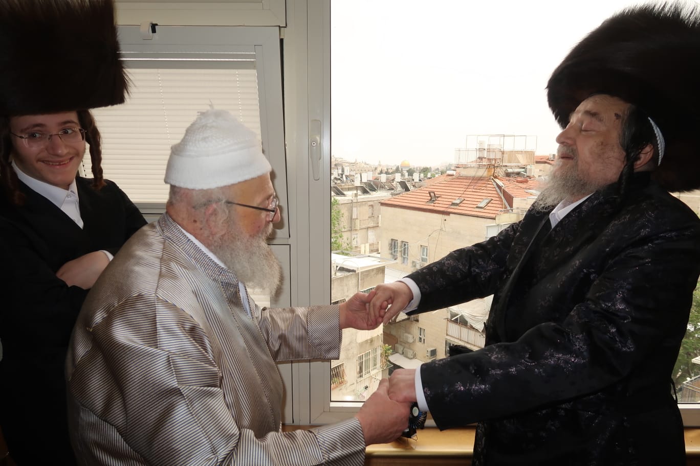 הגרי"מ שעכטער והאדמו"ר מפינסק קארלין בחוה"מ פסח