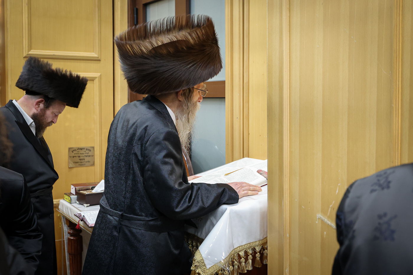 טיש חוה"מ פסח בערלוי