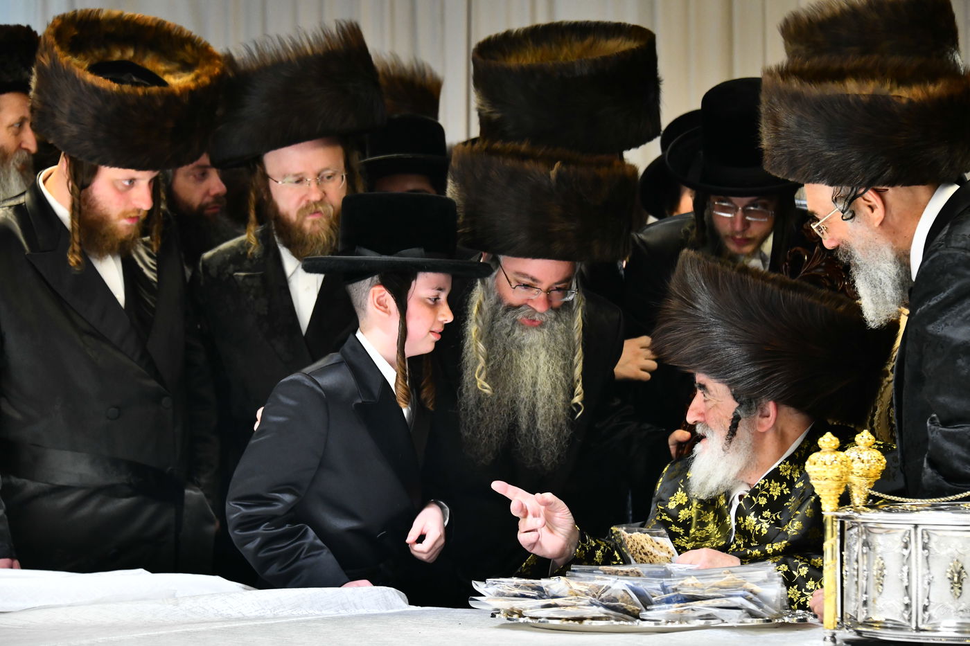 טיש חול המועד פסח בויז'ניץ