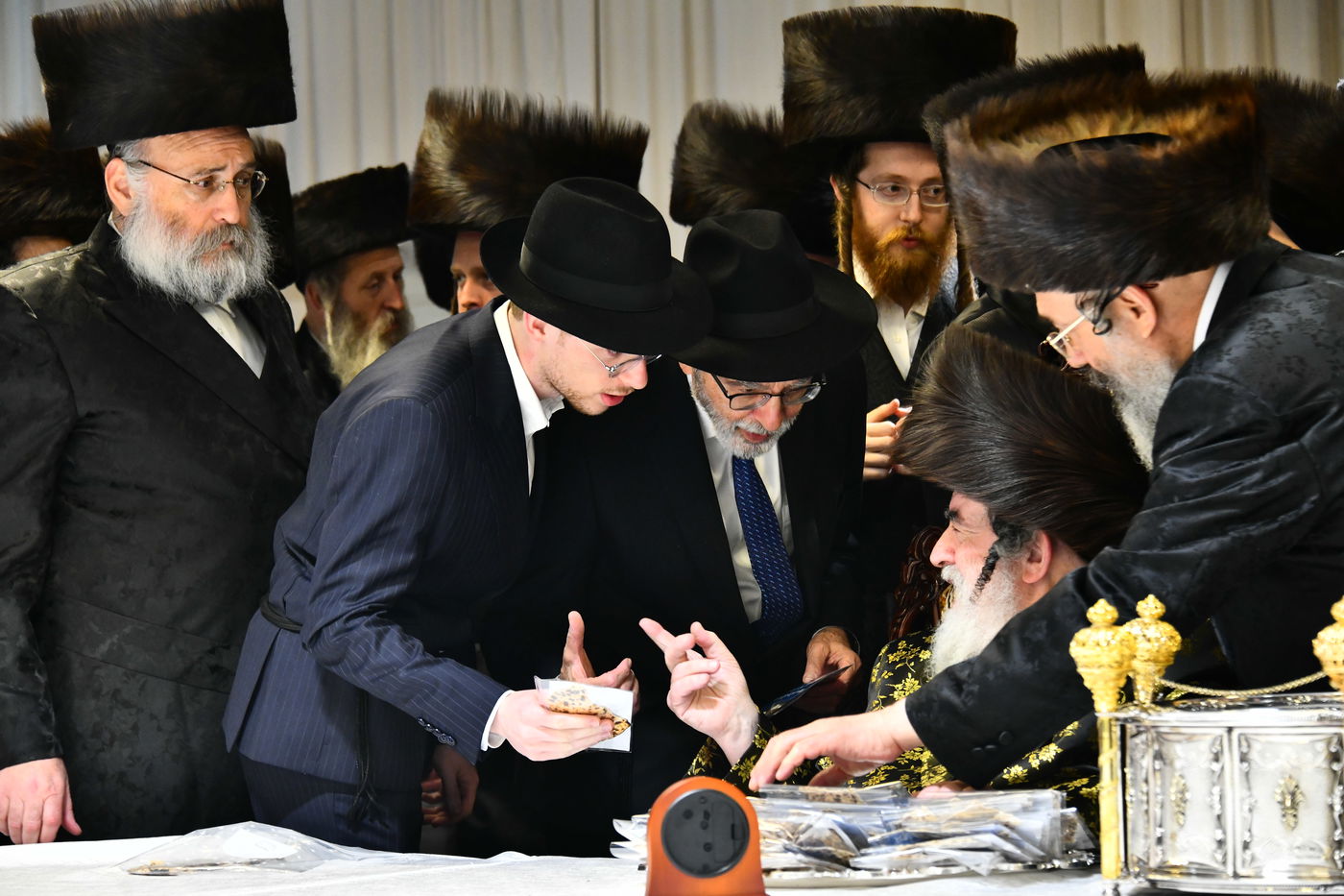 טיש חול המועד פסח בויז'ניץ