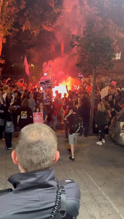 ההפגנה הבלתי חוקית, הערב בתל אביב