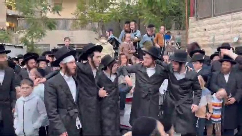 צפו במסיבת ההודיה של ניצולי הפיגוע בשכונת גני גאולה בירושלים