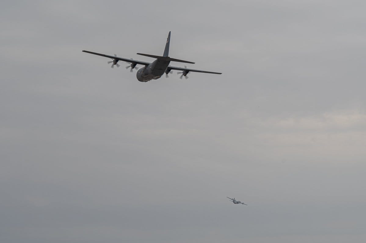 "25,000 ארוחות" | ארה"ב ממשיכה בהצנחות במקביל להקמת המזח