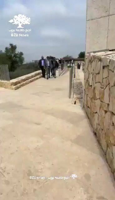 השגריר מותקף 