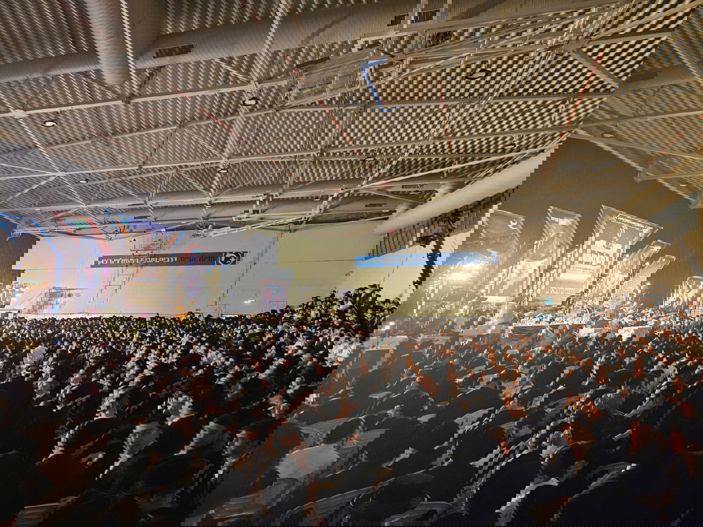 אירוע חלוקת המלגות של תוכנית "כתבתם" בעיריית ביתר עילית בראשות המשגיח הגאון רבי דן סגל