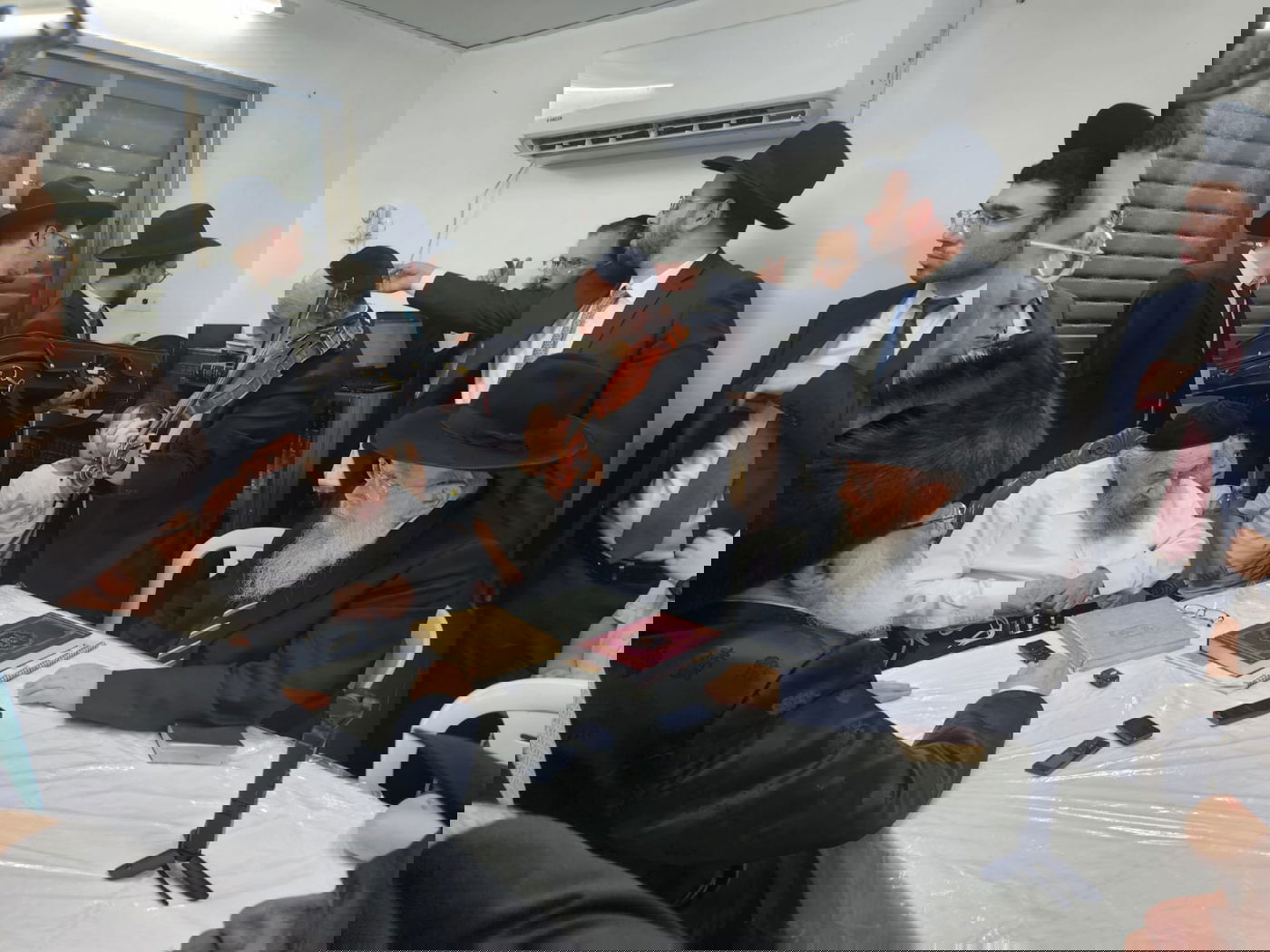 פסח במחיצת הגר"ד לנדו