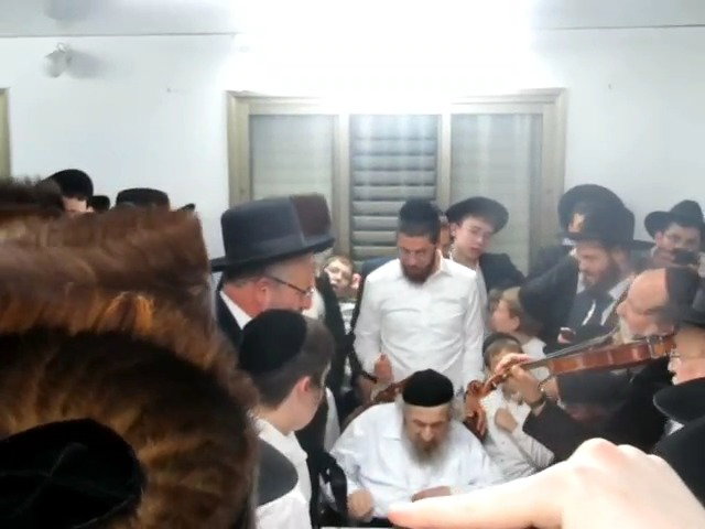 תיעוד נוסף מהשמחה בבית הגר"ד