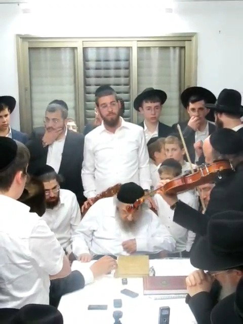 השמחה בבית הגר"'ד לנדו