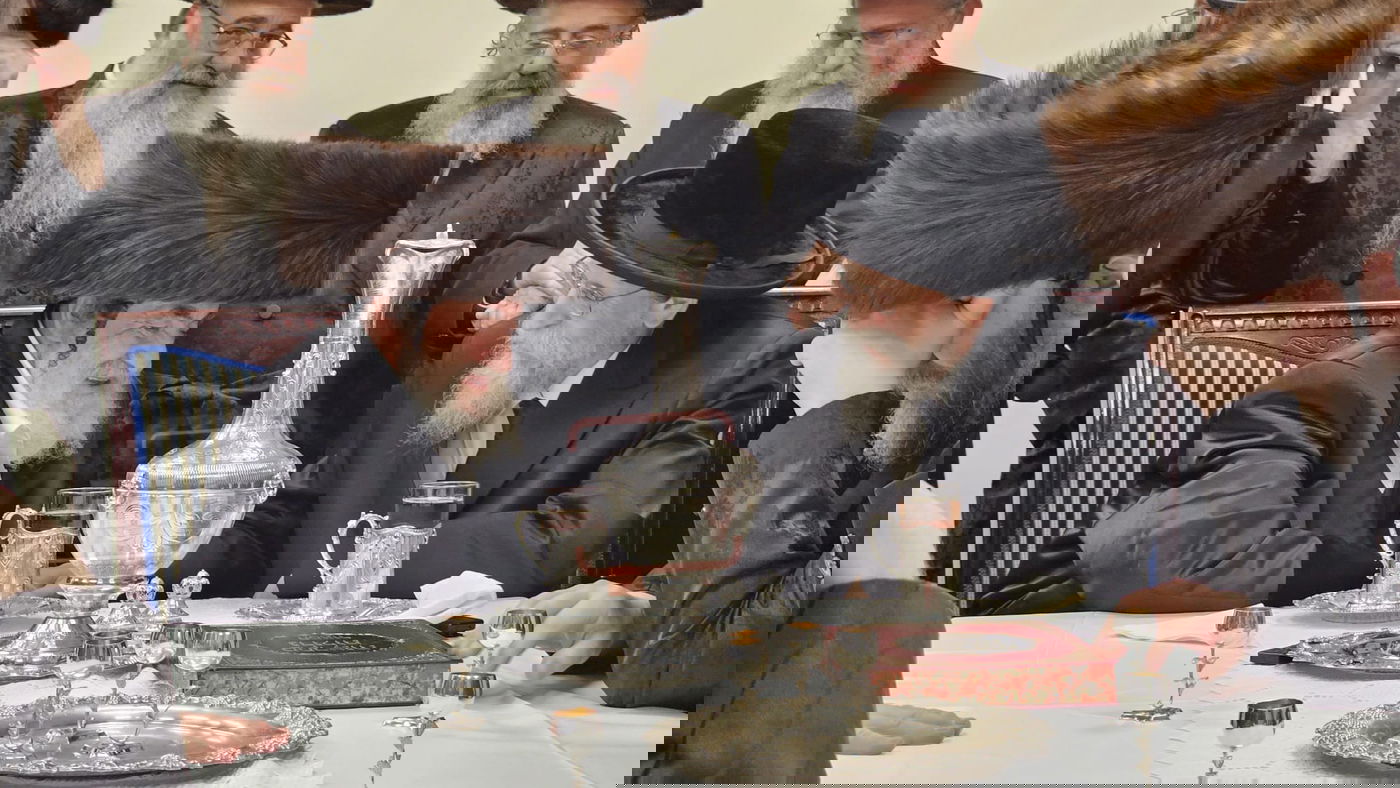 האדמו"ר מויז'ניץ בביקור אצל האדמו"ר מבאיאן 