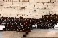 האדמו"ר מויז'ניץ ע"י הכותל המערבי