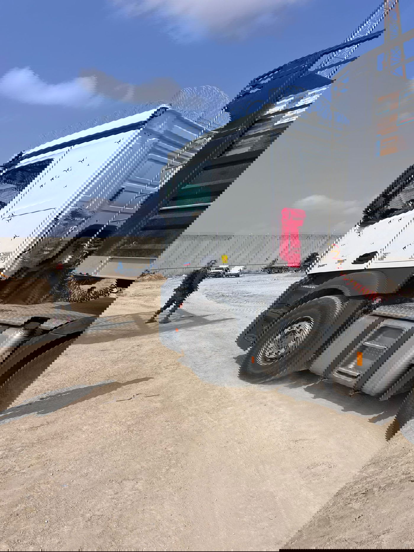 כניסת סיוע הומניטרי לראשונה דרך מעבר ארז