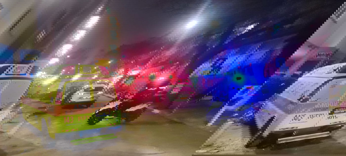 כוחות הצלה ליד בית החולים