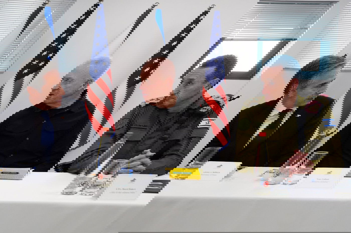 מימין לשמאל: הרמטכ"ל הרצי הלוי, שר הביטחון גלנט ומזכיר המדינה האמריקני