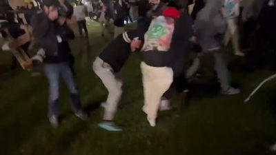 אוניברסיטת קליפורניה: המשטרה הוציאה הוראת פינוי ופרצה לקמפוס 