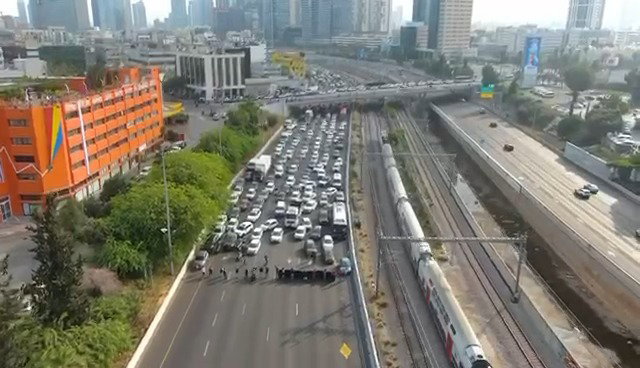 ההפגנה הבוקר באיילון