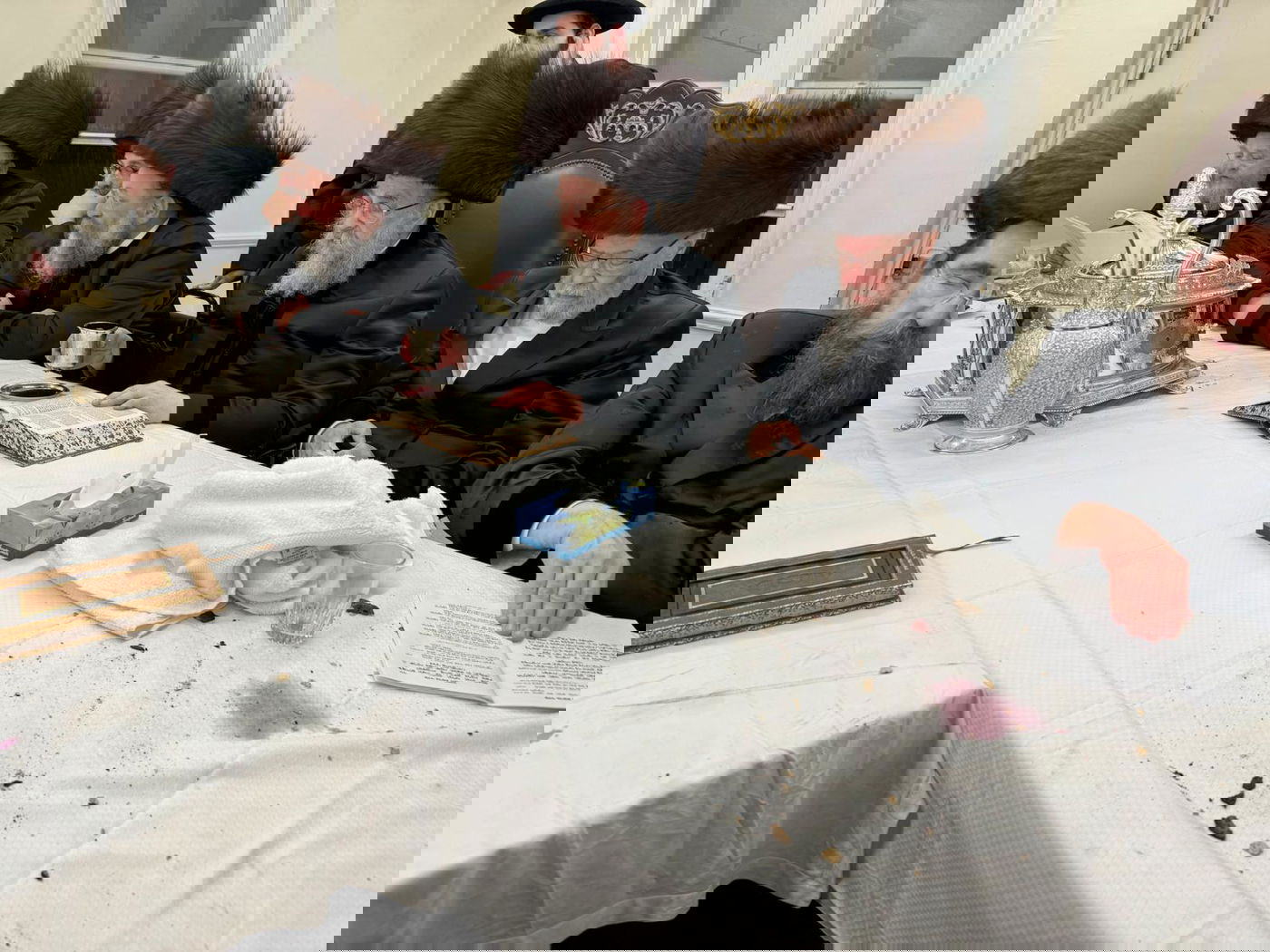 חג הפסח בחצה"ק סקווירא ב"פ