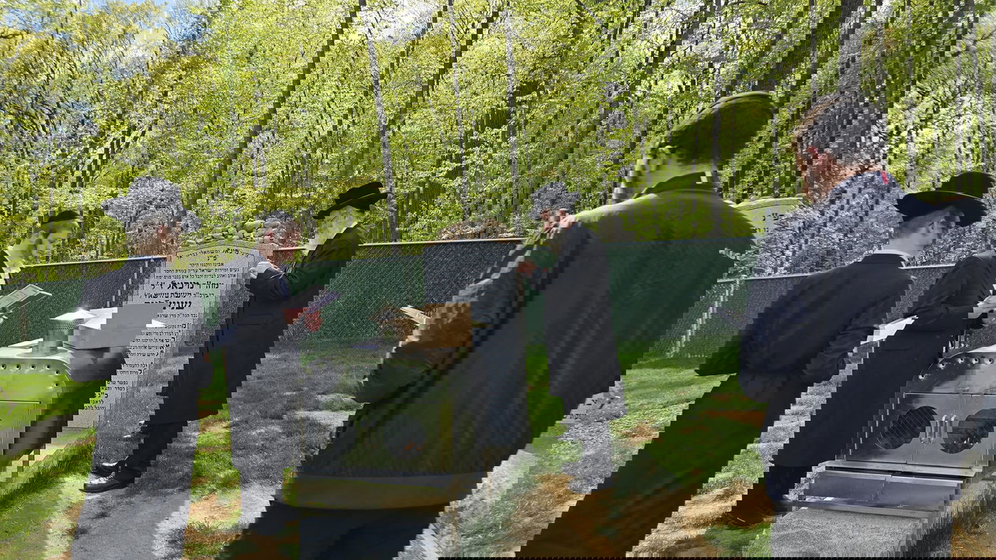 יאר צייט ראשון לר' מיכאל שניצלער