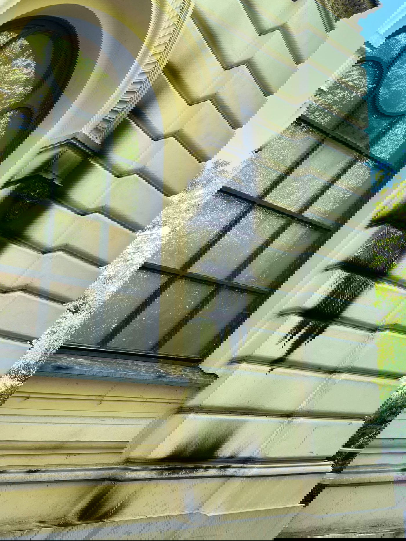 הנזק שנגרם בבית הכנסת