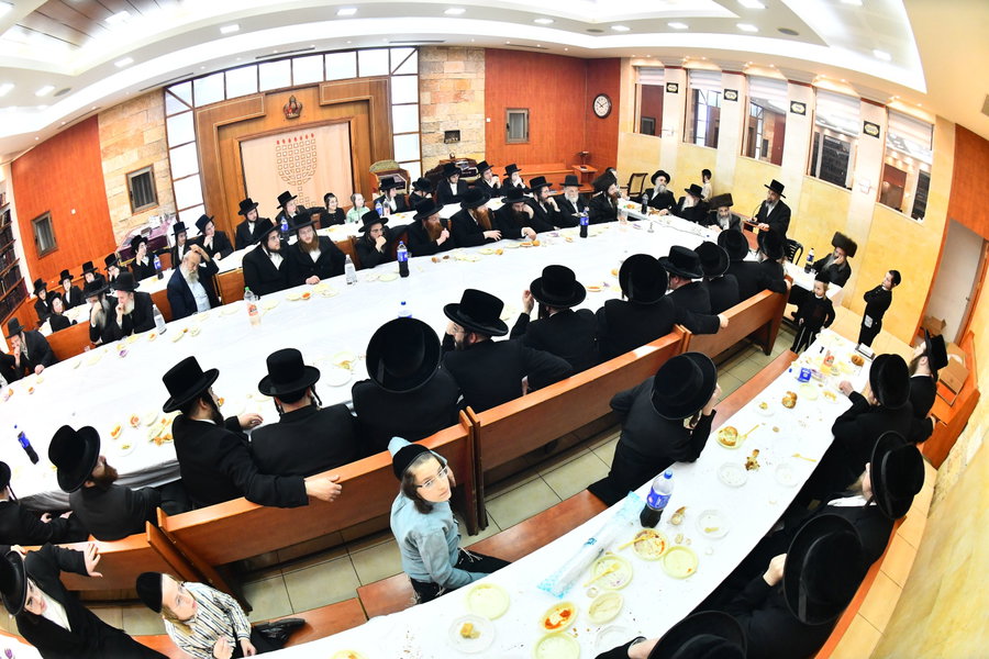 האדמו"ר מגארליץ בטיש יאר צייט
