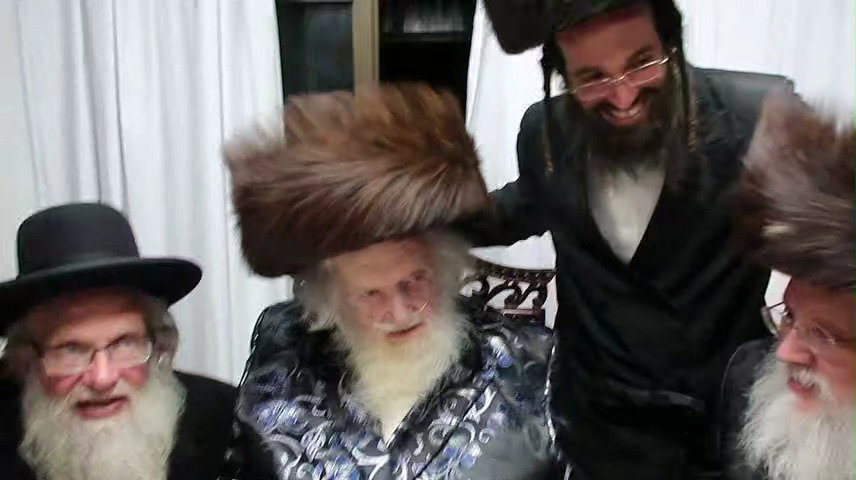 הגר"מ שטרנבוך והחסיד שבירך "ברוך שחלק" • צפו