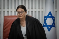 אזהרה חריפה של נשיאת העליון בדימוס: "אנו מתדרדרים אל סיפה של אנרכיה"