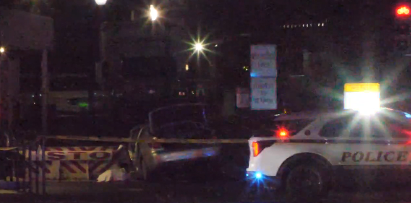 הרכב שהתנגש בגדר הבית הלבן 