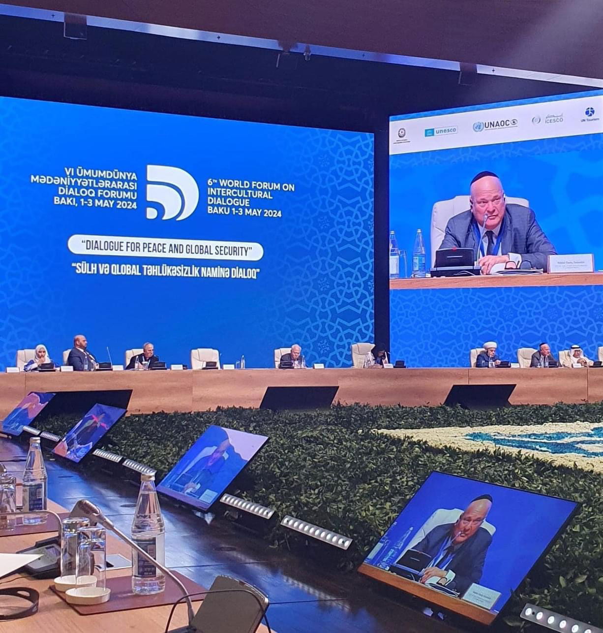 גרוניך נואם בפורום